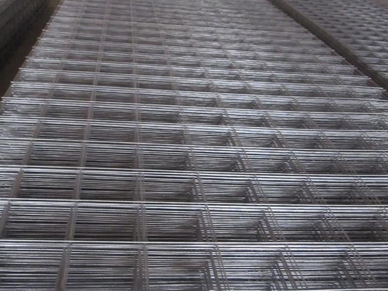 钢筋网片采用L形或U形焊接网片的安插方法